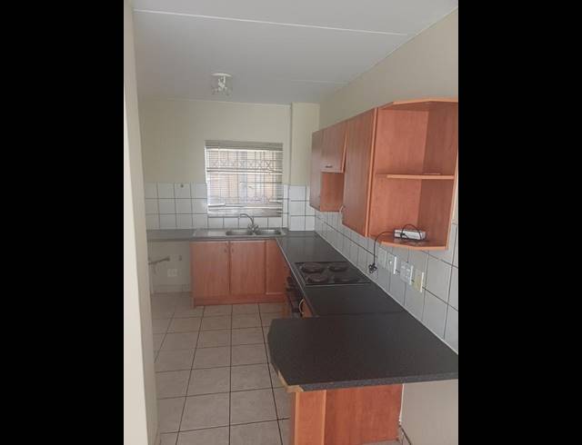 2 BEDROOM APARTMENT FOR SALE IN ROOIHUISKRAAL NORTH